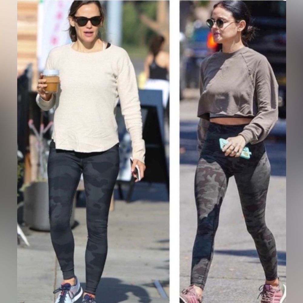 Alo Yoga Black Camo Vapor Leggings - Picture 8 of 9